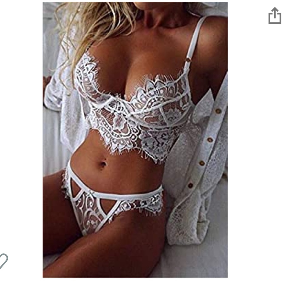 White lace bra and panty set